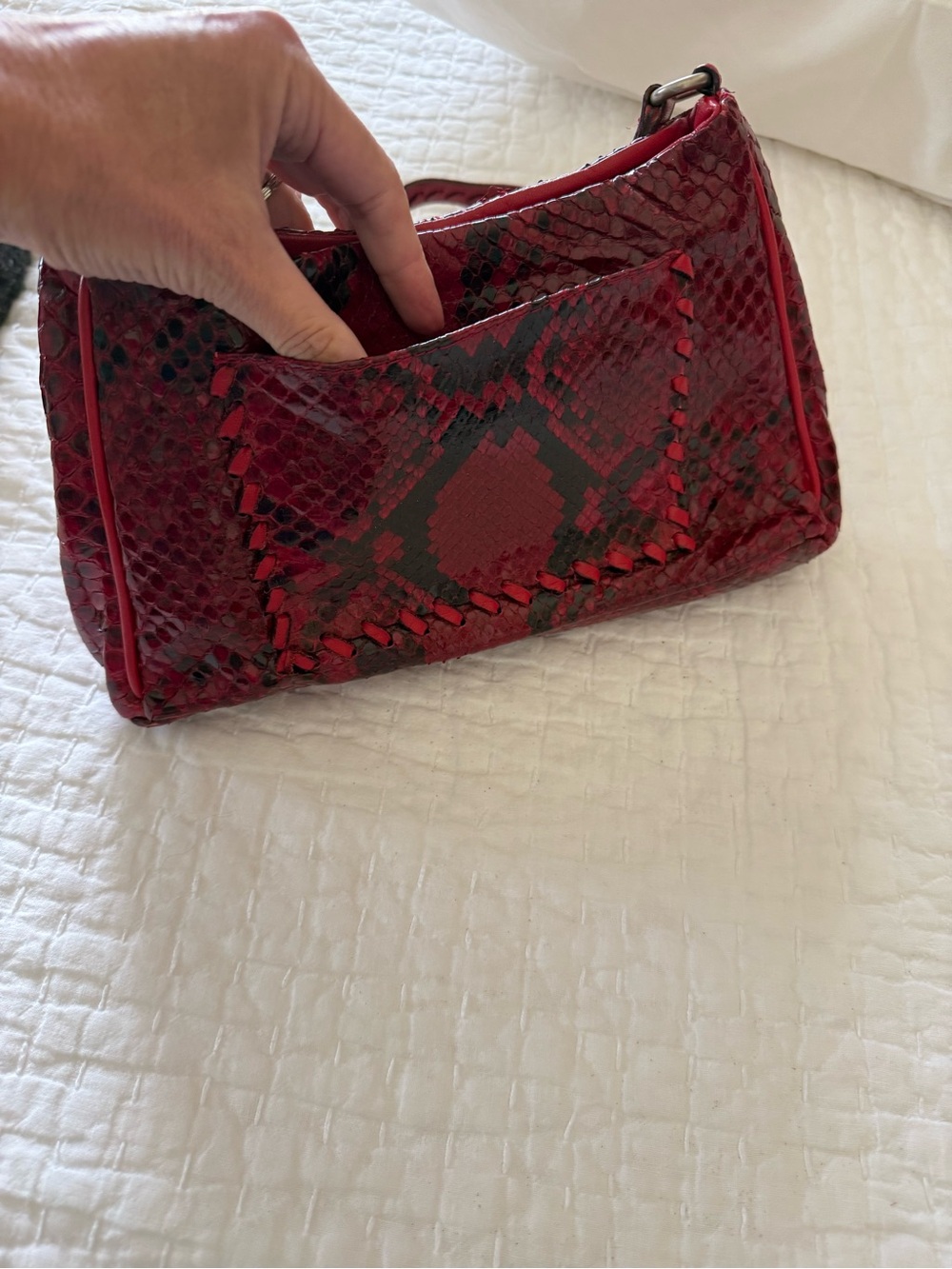 Red Python-Pattern Shoulder Bag - Picture 4 of 4
